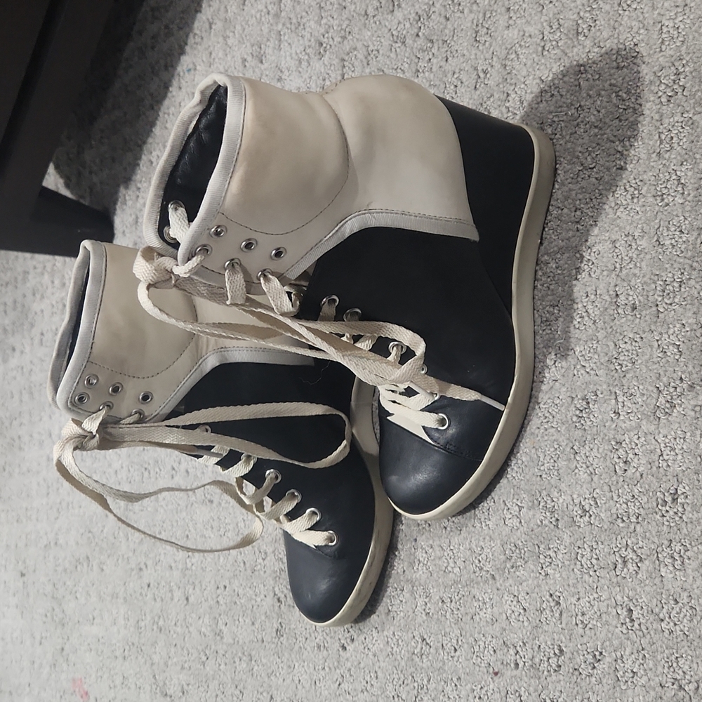 See By Chole lace up Wedge sneaker size 8.5 color cream & black